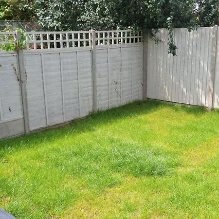New 3 Bedrooms Flat In Ashford Near Heathrow Exterior foto